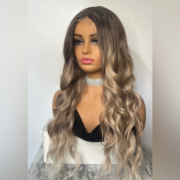 Front  Lace Closure Balayage Blonde Wig 26 Inch long Natural look - Picture 4 of 10